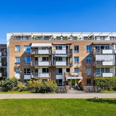 Apartment Bright And Modern 2-room With A Sunny Balcony