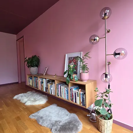 Apartment Bright And Modern 2-room With A Sunny Balcony